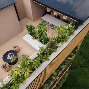 Nakua & Work 4*, Medellin Colombia