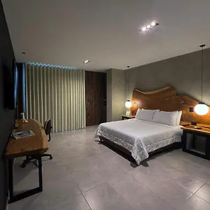 Zelva Negra 4*, Medellin Colombia